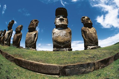 Moai-statuer, Rapa Nui Nationalpark, Påskeøen, Chile af Polynesian Polynesian