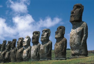Moai-statuer, Rapa Nui Nationalpark, Påskeøen, Chile af Polynesian Polynesian