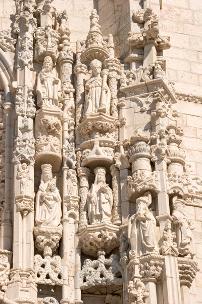 Detalje fra Sydportalen af Portuguese School