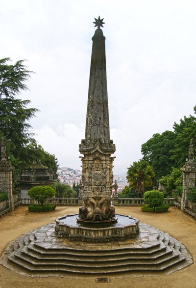 Helligdommen Nossa Senhora dos Remedios obelisk, Lamego, Portugal. 1738 (granit) af Portuguese School