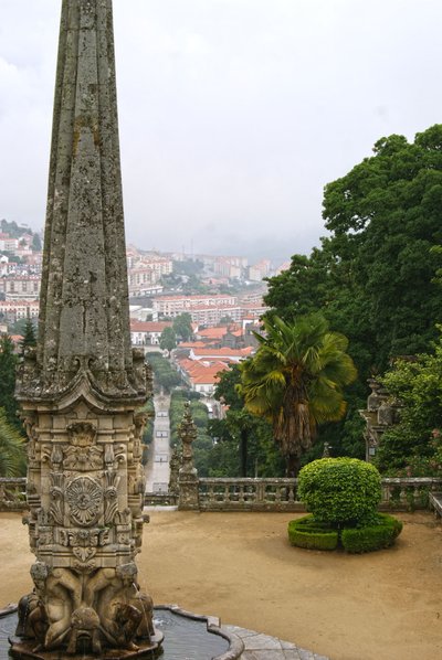 Helligdommen Nossa Senhora dos Remedios obelisk, Lamego, Portugal. 1738 (granit) af Portuguese School
