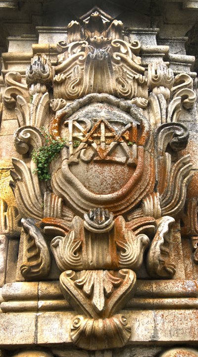 Sydsiden af ​​helligdommen Nossa Senhora dos Remedios obelisk, Lamego, Portugal. 1738 (granit) af Portuguese School