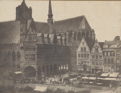 Market Square i Ypres, CA. 1851. af Possibly by Louis Désiré Blanquart évrard.