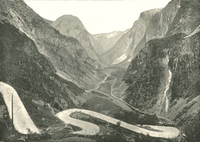 Zig-Zag-vejen og vandfald, Stalheim, Norge, 1895. af Poulton and Co