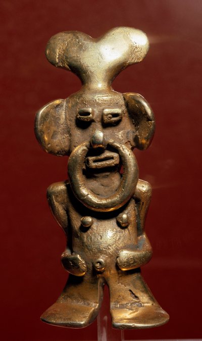 Præcolombiansk kunst, Quimbaya civilisation (Colombia): antropomorf guldstatuette, der forestiller en mand med en ring i næsen. 400-1400 e.Kr. Bogota, Guldmuseum, Colombia af Pre Columbian Pre Columbian