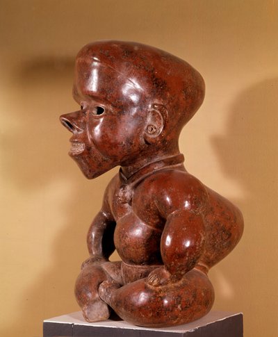 Før colombiansk kunst: statuette af nøgen pukkelrygget siddende. Fra Colima. Civilisationen af de vestlige kyster. 300-1250 e.Kr. Guadalajaras arkæologiske museum af Pre Columbian Pre Columbian