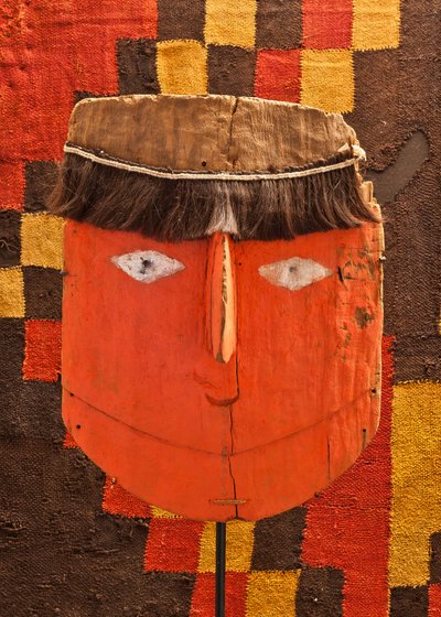 Begravelsesmaske / Peru, Chancay-kulturen. (Hår, bemalet træ) af Precolombian Precolombian
