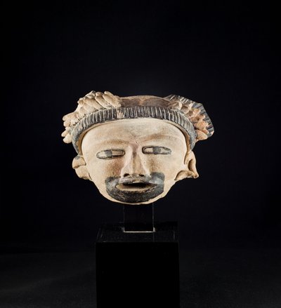 Hovedstatuette / Mexico, Totanaque-kulturen (terrakotta) af Precolombian Precolombian