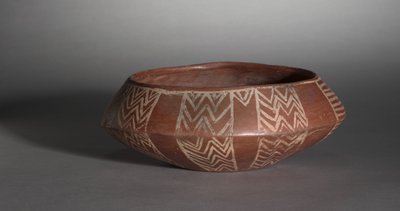 Hvid krydsforet skål med skildpadde og sol, ca. 4000-3400 f.Kr af Predynastic Period Egyptian