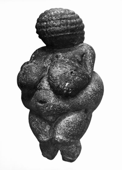 Venus fra Willendorf, sidebillede af kvindelig figur, gravettisk kultur, øvre palæolitiske periode, ca. 30000-18000 f.Kr. (oolitisk kalksten farvet med rød okker) af Prehistoric