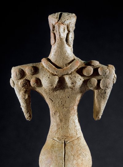Forhistorie: lerstatuette af en kvinde med firkantet skulder fra det centrale Turkmenistan (Kara-Depe-regionen). 4000-3700 f.Kr. Eneolitikum, kobberalder. Sol. 18 cm Moskva, Institut for Arkæologi ved Det Russiske Videnskabsakademi, Rusland af Prehistoric Prehistoric