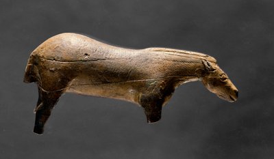 Hesten fra Lourdes. Elfenbensfigur fra Espelugue-grotten. Øvre palæolitikum af Prehistoric Prehistoric
