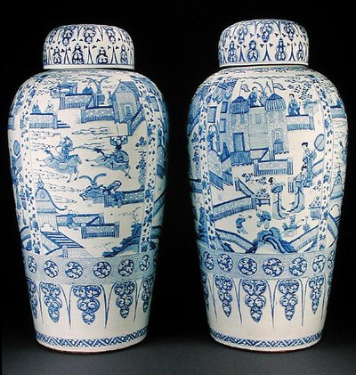 Et par blå og hvide soldatvaser, ca. 1700 (porcelæn) af Qing Dynasty Chinese School
