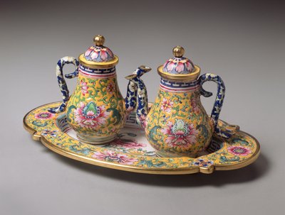 Et par miniature æsker og bakke, Qianlong periode (1736-95) (emalje) af Qing Dynasty Chinese School