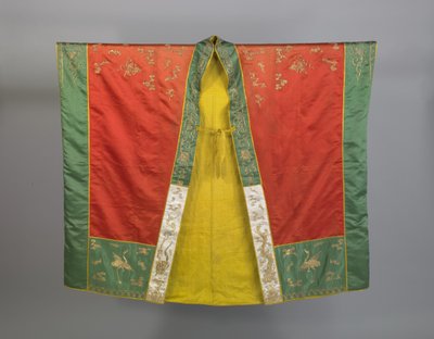 Kjortel eller "afstamningskåbe" til en daoistisk præst af første grad, slutningen af det 19. århundrede (broderet silke med silke- og metaltråde) af Qing Dynasty Chinese School