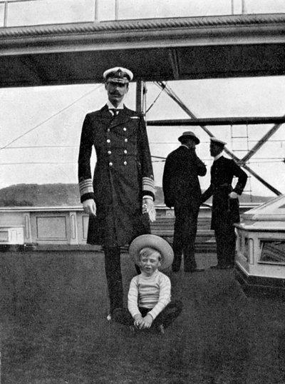 Kong Haakon VII af Norge 1872-1957 med sin søn Olav 1903-1991, 1908. af Queen Alexandra