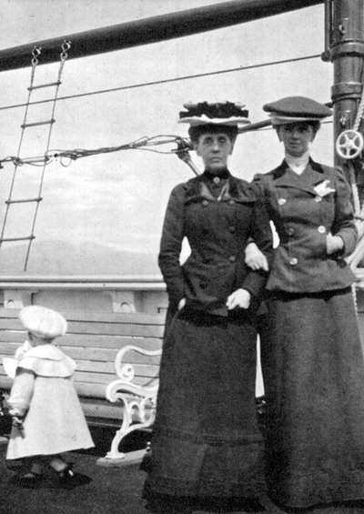 Prins Olav 1903-1991 med Lady Antrim og Miss Knollys, 1908. af Queen Alexandra