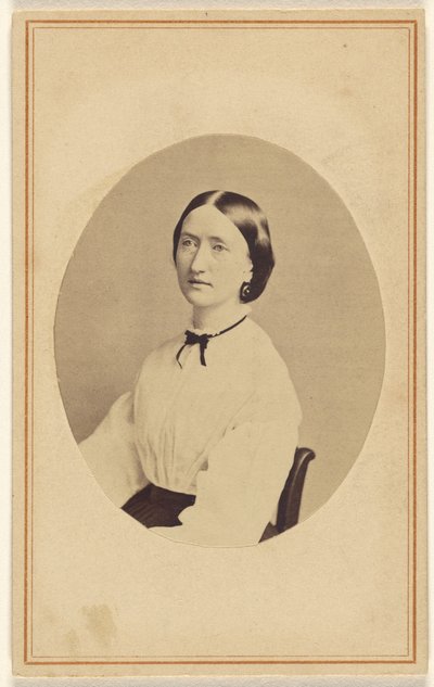 [Uidentificeret kvinde, siddende] af R. A. Lord
