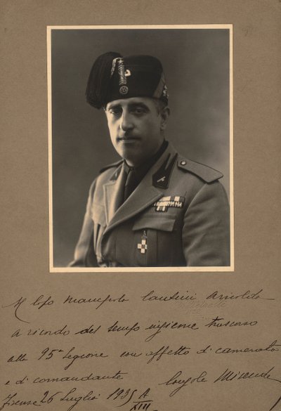 Album "MVSN- Blackshirts": Militiens konsol i uniform, 07/1935 (s/h foto) af R. Petrelli