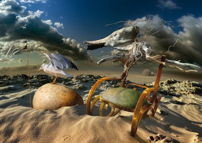 Surrealistisk ørkenstol af Radoslav Penchev