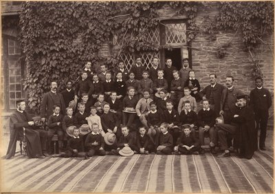 Grundskoleklasse, Bishop Cotton School, Shimla (forside) af Raja Deen Dayal