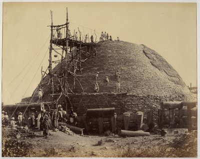 Sanchi stupa fra sydvest under reparationer af Raja Deen Dayal