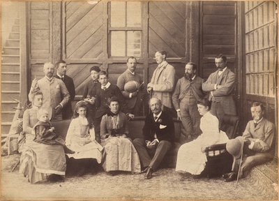 Shimla, 17. maj 1887: Vicekongeligt selskab. Lord William Beresford, militærsekretær, kaptajn Leonard Gordon A.D.C., Mademoiselle Clerc, den ærede Basit Blackwood, major F. R. Hamilton A.D.C., hr. Oglivie Grant, sir Donald Mackenzie Wallace K.C.E., Privat af Raja Deen Dayal