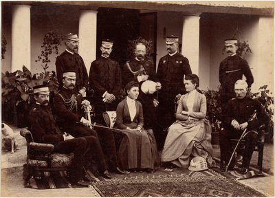 Hertugen og hertuginden af Connaught med oberst Adam, kaptajn H.V. Benett, oberst Becher, general Knowles, kaptajn Herbert, oberst Cavaye, fru Cavaye og general R. Gellispie, Mhow af Raja Deen Dayal