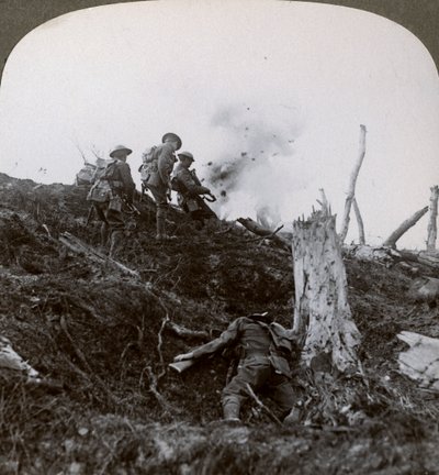Gå frem over No Mans Land for at angribe de tyske linjer, Første Verdenskrig, 1914-1918 af Realistic Travels Publishers