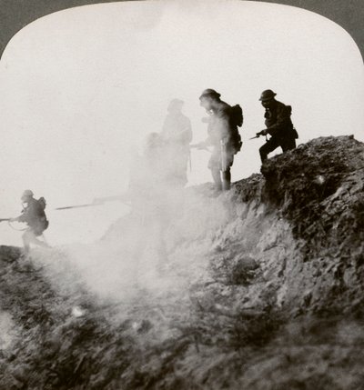 Britiske soldater rykker frem i ly af gas og røg, Frankrig, Første Verdenskrig, 1916 af Realistic Travels Publishers