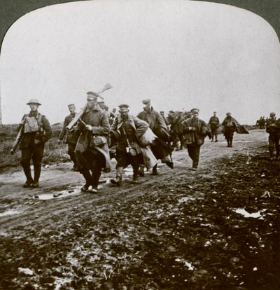 Preussere taget til fange af gamle foragtelige i fremrykningen ved Pozieres, Første Verdenskrig, 1914-1918. af Realistic Travels Publishers