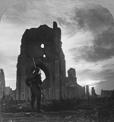 Ruinerne af Ypres, Flandern, Belgien, Første Verdenskrig, c1914-c1918 af Realistic Travels Publishers