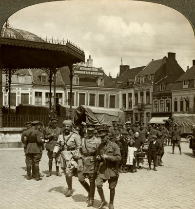 Sir James Willcocks med General Nanten, Market Square, Merville, Frankrig, Første Verdenskrig, 1914-1915. af Realistic Travels Publishers