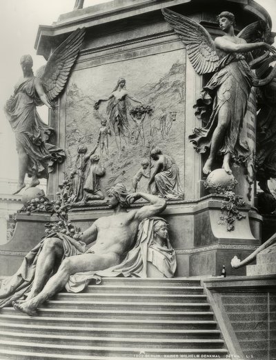 Berlin, Kaiser Wilhelm I -monument, base af Reinhold Begas