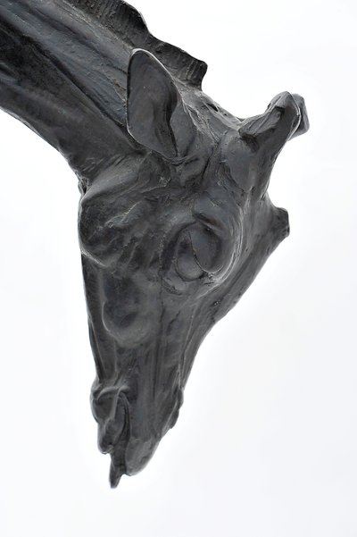 Stor giraf med sænket hoved, modelleret 1909-10, støbt før 1913 (bronze) (se også 3084917-43) af Rembrandt Bugatti