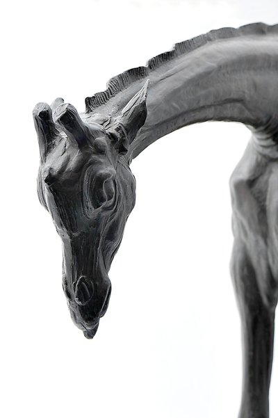Stor giraf med sænket hoved, modelleret 1909-10, støbt før 1913 (bronze) (se også 3084917-43) af Rembrandt Bugatti