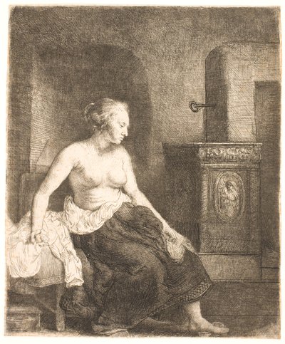 Kvinde sidder halvt påklædt ved siden af et komfur af Rembrandt van Rijn