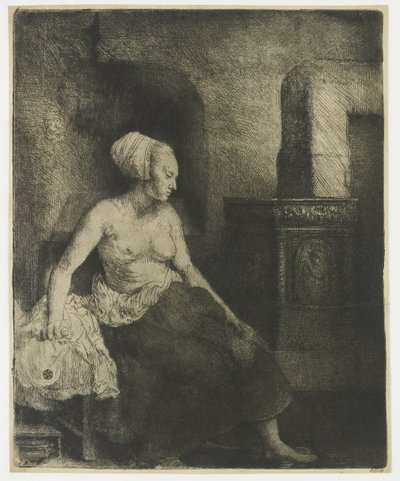 Kvinde sidder halvt påklædt ved siden af et komfur af Rembrandt van Rijn