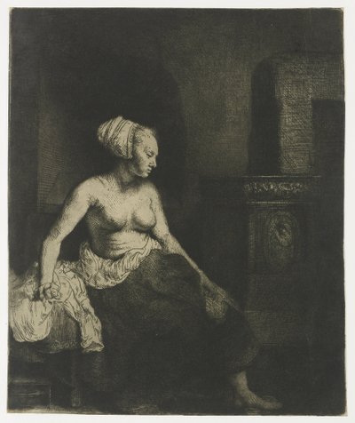 Kvinde sidder halvt påklædt ved siden af et komfur af Rembrandt van Rijn