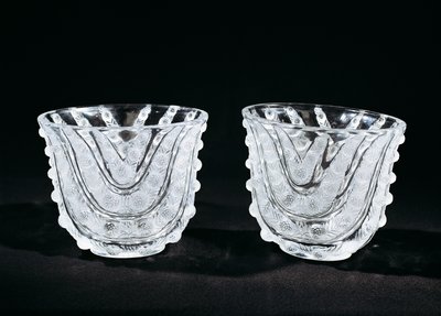 Glasvaser, ca 1930, af Rene Lalique (1860-1945), produceret af Rene Lalique et Cie Alsace Glassworks. Frankrig, det 20. århundrede. af Rene Jules Lalique