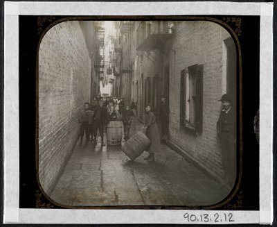 Gotham Court, 38 Cherry Street, ca. 1890 (sølvgelatineprint) af Richard Hoe Lawrence
