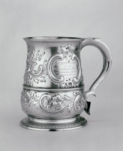 Krus med hank, 1740-41, ciseleret og graveret ca.1845 (sølv) af Richard and Cooke, Thomas Gurney