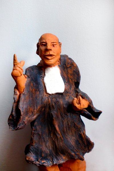 Advokat i kjole, bønfald, 20. århundrede (skulptur) af Robert Bousquet