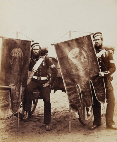 Kompagnisergent Christy og sergent McGifford, Royal Artillery, 1856 (sepiafoto) af Robert Howlett