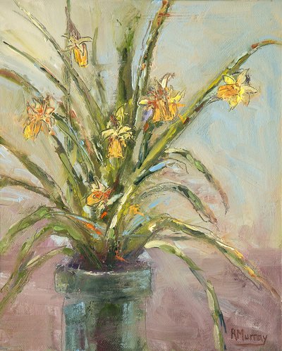 Dyeing Daffodil, 2019 (olie og kul på panel) af Roberta Murray