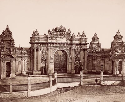 Dolmabahçe Palace Imperial Gate af Robertson and Beato