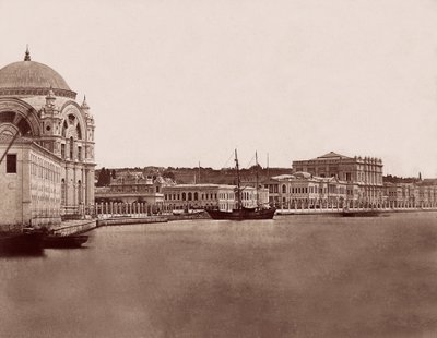 Dolmabahçe -paladset og moskeen af Robertson and Beato