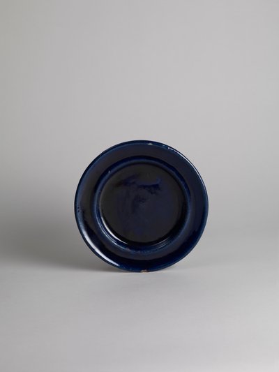 Blåglaseret side- eller frugttallerken, 1914-18 af Roger Eliot Fry