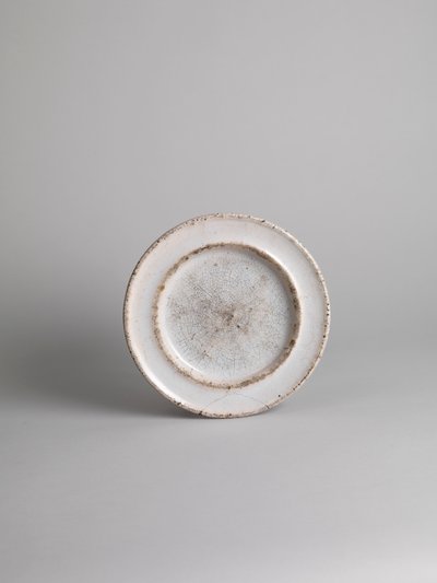 Hvid tinglaseret sideplade; Blåglaseret side- eller frugttallerken, 1914-18 af Roger Eliot Fry