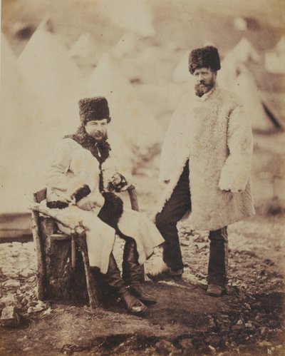 Kaptajn Brown 4. (dronningens eget) regiment af lette dragoner og tjener i vinterdragt, fra et album med 52 fotografier forbundet med Krimkrigen, 1855 af Roger Fenton
